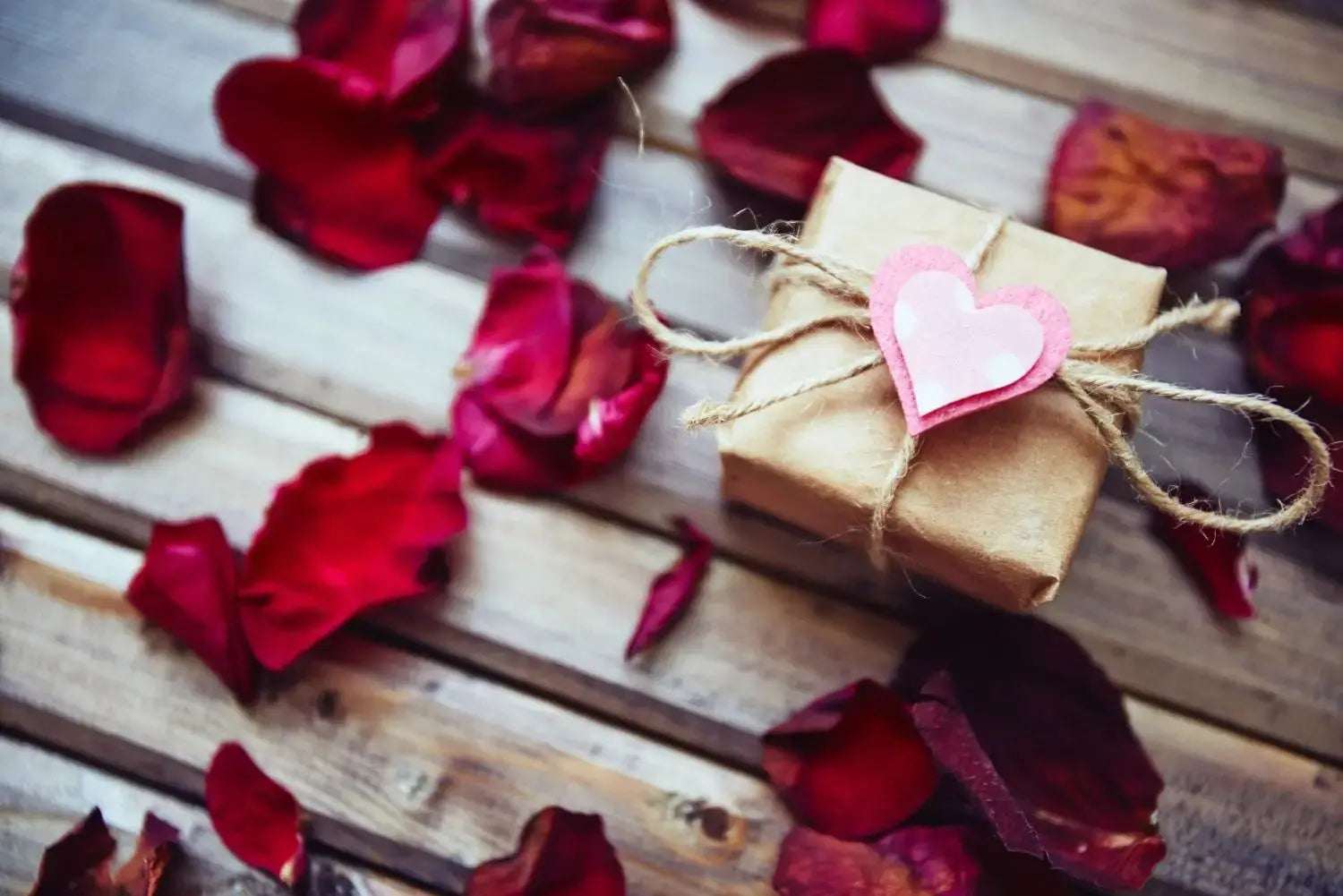 Valentine's Day Gift Guide - Chic & Raw